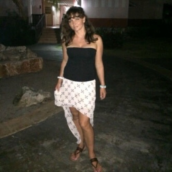 Meet your Posher, Claudia - Picture 1 of 1